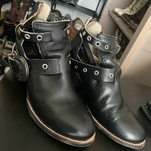 **SOLD** Freebird by Steven - Carsen - Sz10